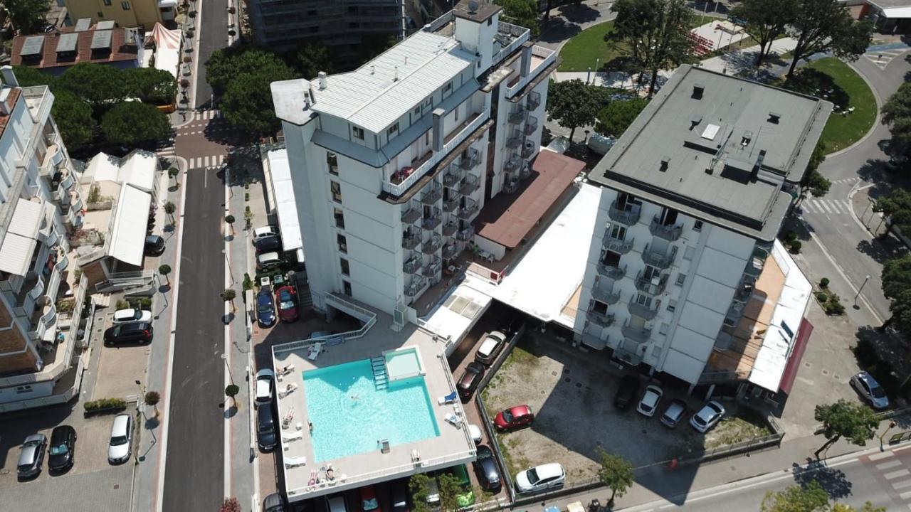 Residence Alla Rotonda Lido di Jesolo Exterior foto